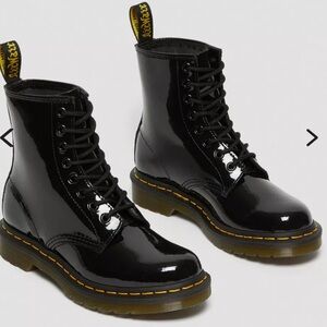 Dr. Marten 1460 WOMEN'S PATENT LEATHER LACE UP BOOTS size 9